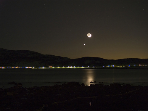 Picture of moon, venus and earthsine with Olympus E-500 digital single-lens reflex camera