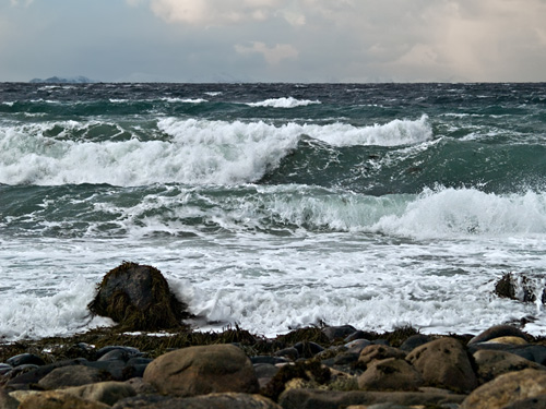 Picture of waves on a rocky coast in Northern Norway