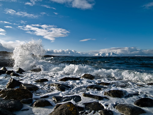 Winter has come to northern Norway - Photo of waves on the coast